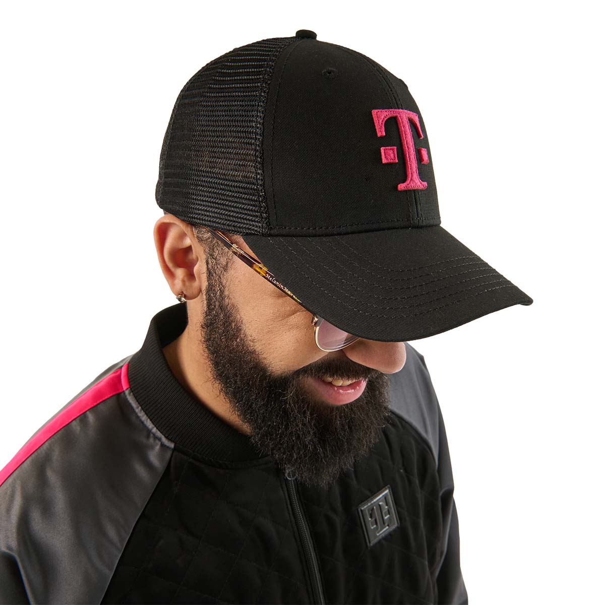 Low profile store structured cap